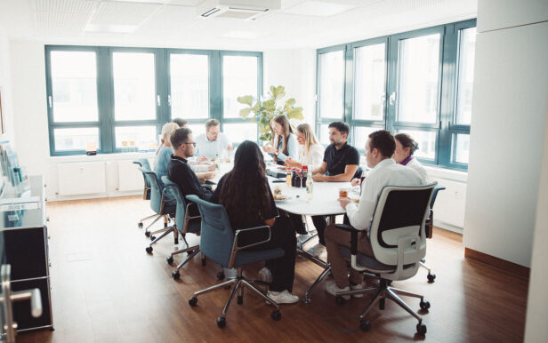 People in a meeting | valantic Office in Düsseldorf